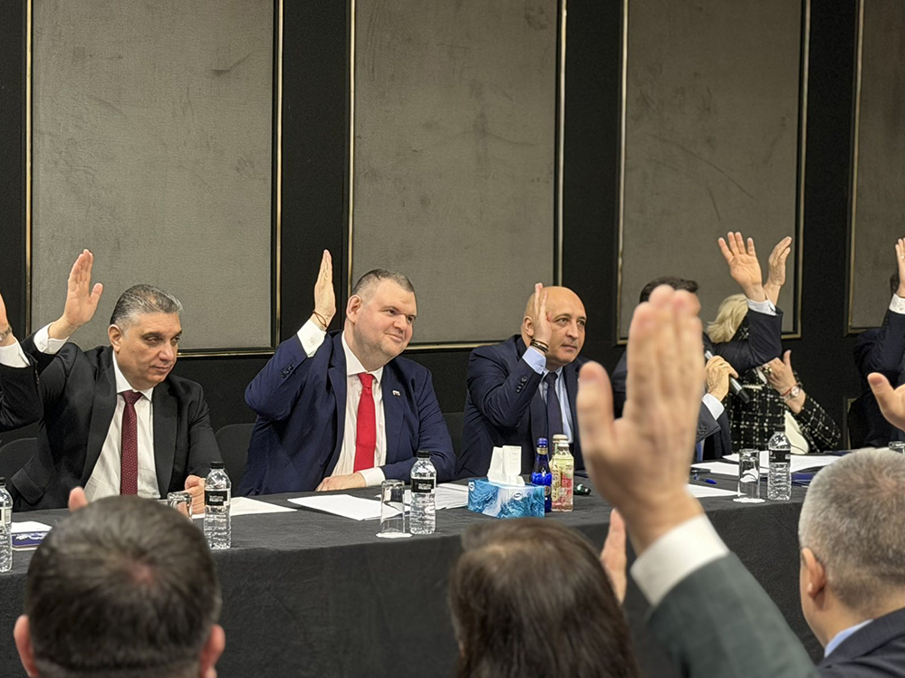 Помагаме на хората delyan peevski izborite dps vsichki zaedno pom 2 2026 новините от българия 24rodopi. Com/политика„днес сме
заедно, както винаги е трябвало да бъде. Нашето семейство е цяло! На тези
избори -... Делян пеевски: на изборите - дпс! Всички заедно - за да помагаме на хората! 2026 българия новините balgarianovinite. Com 2026-02-23 12:36:00 помагаме на хората делян пеевски: на изборите - дпс! Всички заедно - за да помагаме на хората! 2026 информационна агенция за разследваща журналистика и разследващ репортаж бургас, българия
