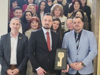 Диалогичност и работа dobromir gyulev poe oblastna uprava burgas pri 1 2026 новините от българия &bdquo;приемственост, диалогичност и работа в екип в името на обществения интерес, следвайки закона и правомощията на... Добромир гюлев пое областна управа в бургас: приемственост, диалогичност и работа в екип ще продължават да са част от дейността 2026 българия новините balgarianovinite. Com 2026-02-24 17:14:39 диалогичност и работа добромир гюлев пое областна управа в бургас: приемственост, диалогичност и работа в екип ще продължават да са част от дейността 2026 информационна агенция за разследваща журналистика и разследващ репортаж бургас, българия