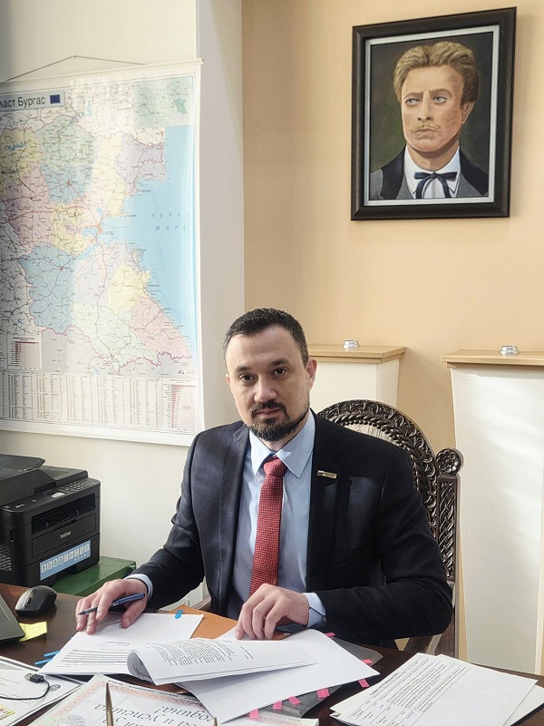 Добромир гюлев dobromir gyulev smeni vladimir krumov kato obl 1 2026 новините от българия съгласно решение №200/23. 02. 2026 г. На министерски съвет добромир гюлев встъпи в длъжност областен управител на... Добромир гюлев смени владимир крумов като областен управител 2026 българия новините balgarianovinite. Com 2026-02-24 15:45:29 добромир гюлев добромир гюлев смени владимир крумов като областен управител 2026 информационна агенция за разследваща журналистика и разследващ репортаж бургас, българия