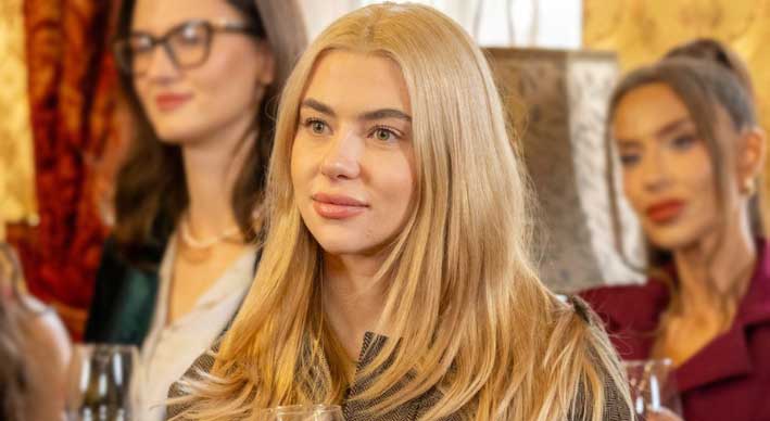Двете благоевградчанки в „ергенът“: ивана отпадна, анастасия спечели сребърната роза