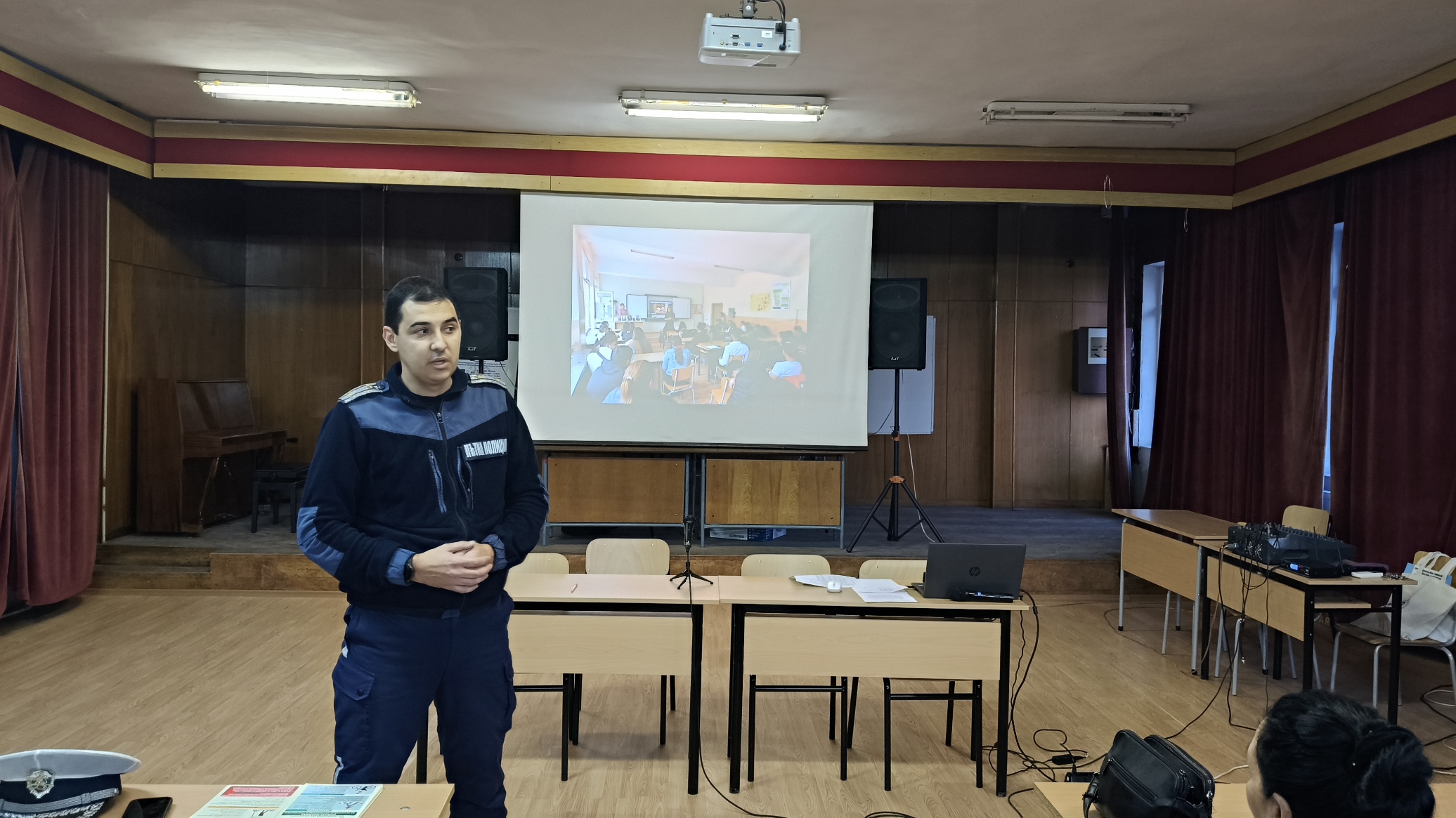 Ролята на родителите glaven inspektor iliyan nikolov rolyata rodite 2 2026 новините от българия началникът на сектор „пътна полиция” в сливен гл. Инспектор илиян никово проведе среща с родители и ученици в... Главен инспектор илиян николов: ролята на родителите е от съществено значение за поведението на подрастващите на пътя като пешеходци и като водачи 2026 българия новините balgarianovinite. Com 2026-02-20 08:47:35 ролята на родителите главен инспектор илиян николов: ролята на родителите е от съществено значение за поведението на подрастващите на пътя като пешеходци и като водачи 2026 информационна агенция за разследваща журналистика и разследващ репортаж бургас, българия