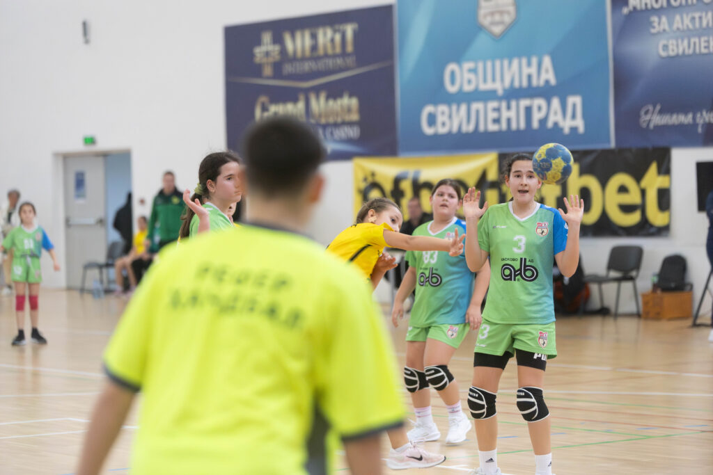 Хандбалистки на свиленград godishnite handbalistki svilengrad napraviha p 49 2026 новините от българия жените домакинстват на академик – пу от 15:00 часа в спортната зала на свиленград се проведе турнир по хандбал за... 11-годишните хандбалистки на свиленград направиха победа и загуба /снимки/ 2026 българия новините balgarianovinite. Com 2026-02-15 15:00:49 хандбалистки на свиленград 11-годишните хандбалистки на свиленград направиха победа и загуба /снимки/ 2026 информационна агенция за разследваща журналистика и разследващ репортаж бургас, българия