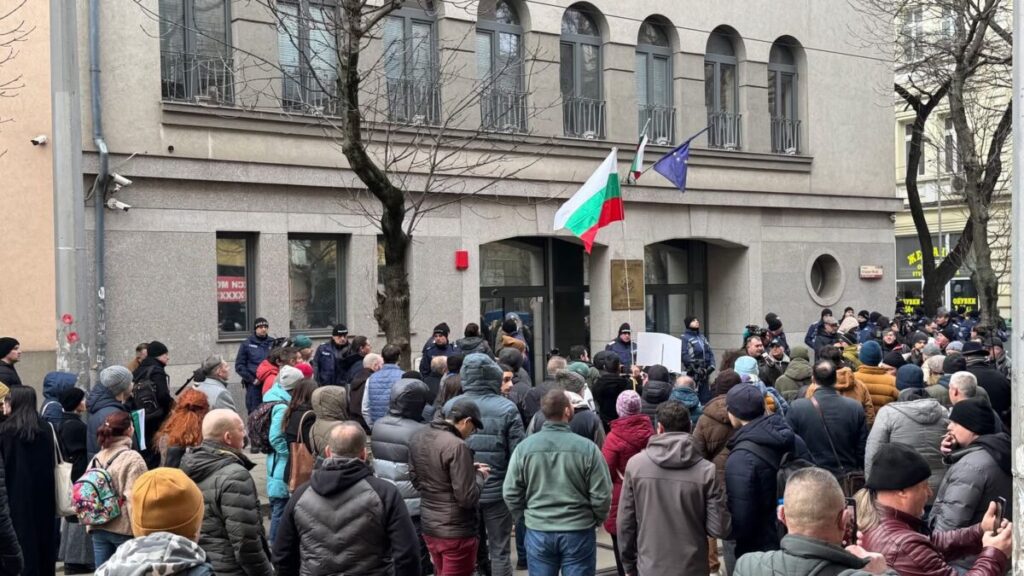 Функциите главен прокурор izvanredno obyaviha sarafov natsionalno izdirv 1 2026 новините от българия граждани обявиха лицето борислав боби сарафов, представящо се за и. Ф. Главен прокурор, за национално издирване и го... Извънредно! Обявиха сарафов за национално издирване с опция за арест! Отвлечен ли е от пеевски за заложник? 2026 българия новините balgarianovinite. Com 2026-02-26 10:35:21 функциите главен прокурор извънредно! Обявиха сарафов за национално издирване с опция за арест! Отвлечен ли е от пеевски за заложник? 2026 информационна агенция за разследваща журналистика и разследващ репортаж бургас, българия