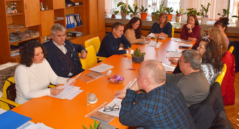 Разград прие отчет mestnata komisiya razgrad prie otchet 2025 pla 2 2026 новините от българия на първото за годината заседание местна комисия за борба с противообществените прояви на малолетни и непълнолетни –... Местната комисия в разград прие отчет за 2025 г. И план за работа през 2026 г. 2026 българия новините balgarianovinite. Com 2026-02-23 19:56:08 разград прие отчет местната комисия в разград прие отчет за 2025 г. И план за работа през 2026 г. 2026 информационна агенция за разследваща журналистика и разследващ репортаж бургас, българия