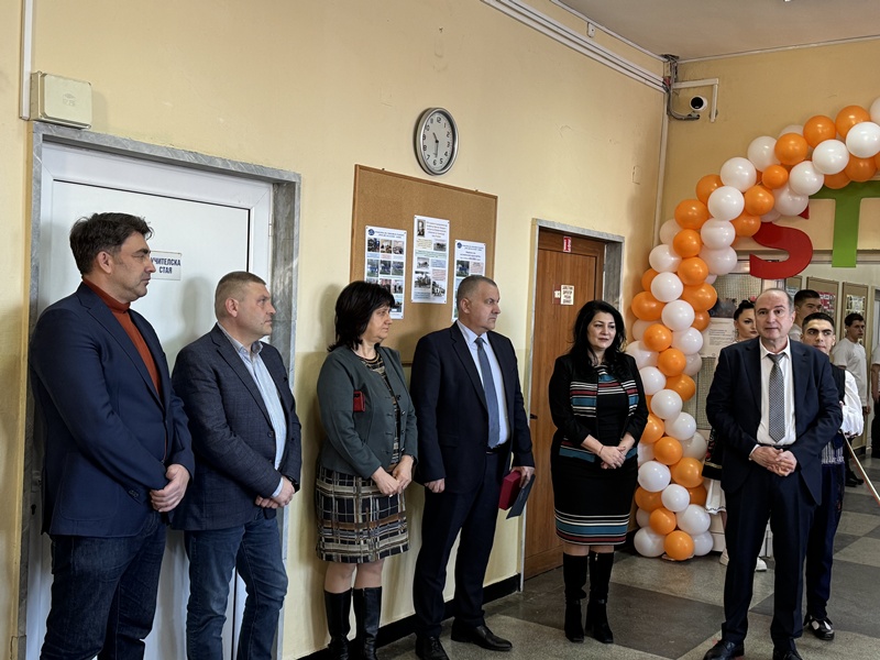 Стем център nov stem tsentar ofitsialno otkrit pgt prof ts 1 2026 новините от българия днес, 25 февруари, на патронния празник на професионална гимназия по транспорт „проф. Цветан лазаров“ – гр. Плевен,... Нов стем център бе официално открит в пгт „проф. Цветан лазаров“ – плевен 2026 българия новините balgarianovinite. Com 2026-02-25 12:07:23 стем център нов стем център бе официално открит в пгт „проф. Цветан лазаров“ – плевен 2026 информационна агенция за разследваща журналистика и разследващ репортаж бургас, българия