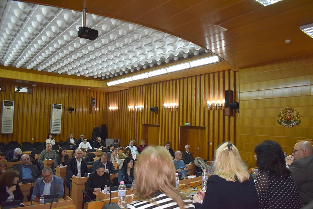 Съвет в разград obshtinskiyat savet razgrad prie dokladni zapi 1 2026 новините от българия общо 15 от включените 16 докладни записки бяха приети на февруарското заседание на общински съвет –... Общинският съвет в разград прие 15 докладни записки на февруарската си сесия 2026 българия новините balgarianovinite. Com 2026-02-25 17:20:38 съвет в разград общинският съвет в разград прие 15 докладни записки на февруарската си сесия 2026 информационна агенция за разследваща журналистика и разследващ репортаж бургас, българия