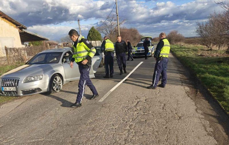 Крими politsiyata sliven izpolzvane lenta shipove za 1 2026 новините от българия в хода на полицейска операция, осъществена на 25 февруари на път іі-66 в района на община нова загора, са извършени... Полицията в сливен използване на лента с шипове за да задържи системен авто нарушител 2026 българия новините balgarianovinite. Com 2026-02-26 14:34:22 крими полицията в сливен използване на лента с шипове за да задържи системен авто нарушител 2026 информационна агенция за разследваща журналистика и разследващ репортаж бургас, българия