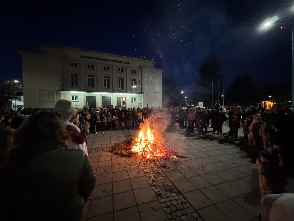 Разград отбеляза сирни razgrad otbelyaza sirni zagovezni ploshtada vi 1 2026 новините от българия сирни заговезни бяха отбелязани с празнична програма на площад „възраждане“ в разград. Събитието беше организирано... Разград отбеляза сирни заговезни на площада (видео) 2026 българия новините balgarianovinite. Com 2026-02-22 21:12:34 разград отбеляза сирни разград отбеляза сирни заговезни на площада (видео) 2026 информационна агенция за разследваща журналистика и разследващ репортаж бургас, българия