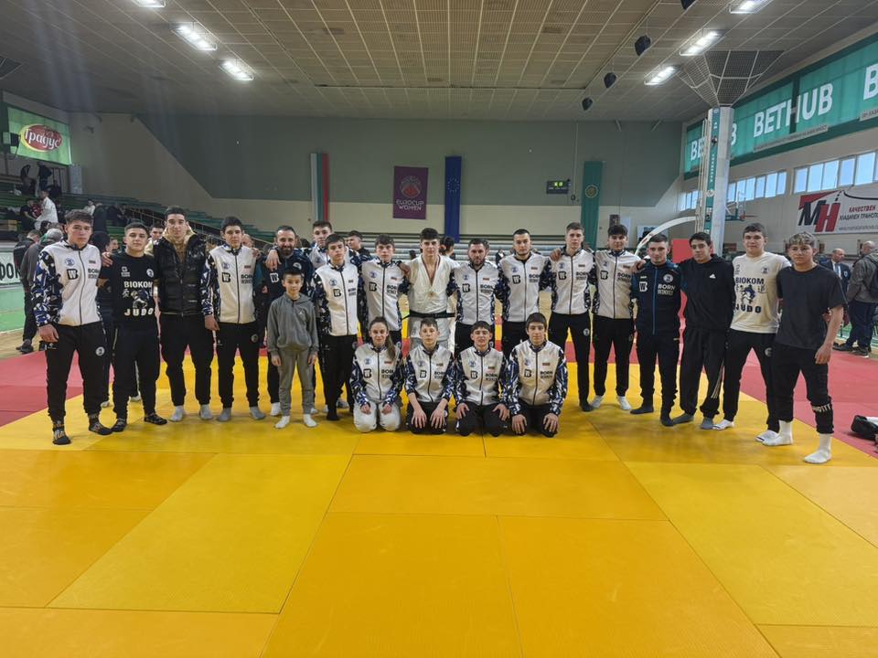 Шампионска титла бронз shampionska titla bronz silno otborno predstav 3 2026 новините от българия със силно представяне и шампионска титла се отличиха състезателите на ск „биоком“ по време на държавния личен... Шампионска титла, бронз и силно отборно представяне за джудистите на „биоком“ на държавния шампионат в стара загора 2026 българия новините balgarianovinite. Com 2026-02-23 11:49:27 шампионска титла бронз шампионска титла, бронз и силно отборно представяне за джудистите на „биоком“ на държавния шампионат в стара загора 2026 информационна агенция за разследваща журналистика и разследващ репортаж бургас, българия
