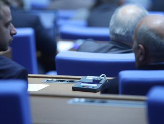 Отговарят на парламентарния shestima ministri shte otgovaryat parlamentarn 2 2026 новините от българия шестима министри от служебния кабинет ще отговарят на въпроси на депутати в първия си парламентарен контрол. В... Шестима министри ще отговарят на парламентарния контрол днес 2026 българия новините balgarianovinite. Com 2026-02-27 08:58:07 отговарят на парламентарния шестима министри ще отговарят на парламентарния контрол днес 2026 информационна агенция за разследваща журналистика и разследващ репортаж бургас, българия