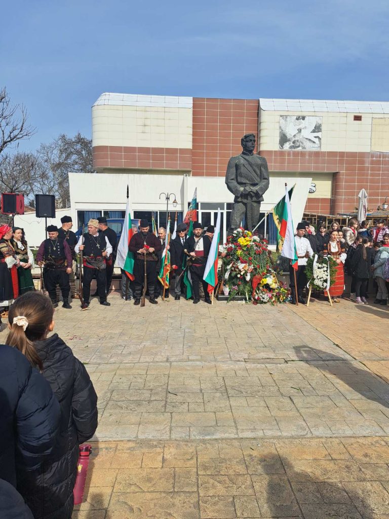 Стотици се поклониха пред паметта на апостола в пазарджик 2026 | стотици се поклониха 2026 новините от българия - bulgarianovinite. Com Стотици се поклониха stotitsi pokloniha pred pametta apostola pazar 2 2026 новините от българия днес се навършват 153 години от обесването на васил левски днес в пазарджик бе почетена 153- тата годишнина от... Стотици се поклониха пред паметта на апостола в пазарджик 2026 българия новините balgarianovinite. Com 2026-02-19 15:48:48 стотици се поклониха стотици се поклониха пред паметта на апостола в пазарджик 2026 информационна агенция за разследваща журналистика и разследващ репортаж бургас, българия