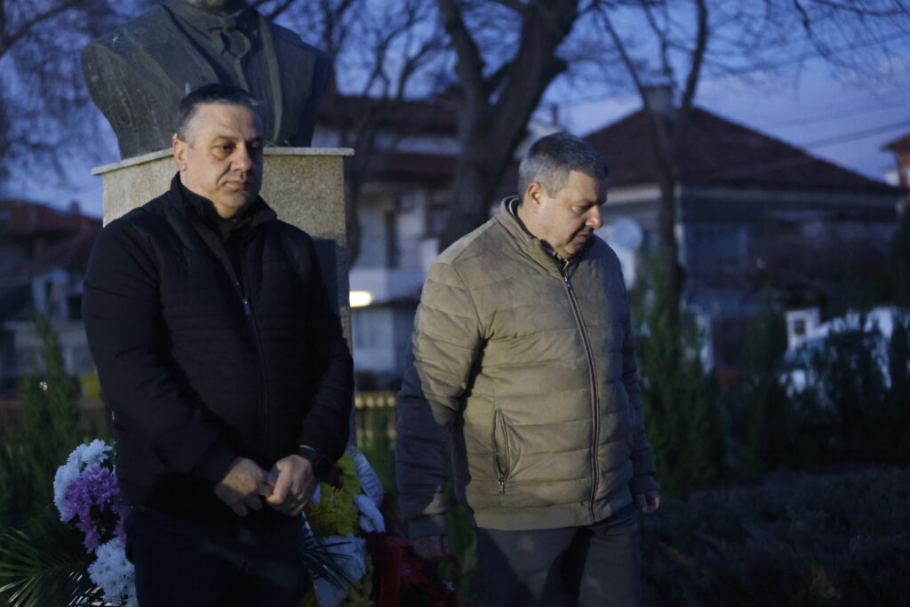 Поклонение в памет tarzhestveno poklonenie pamet vasil levski pro 15 2026 новините от българия тържествено поклонение в памет на васил левски се проведе тази вечер пред паметника на героя в свиленград. В... Тържествено поклонение в памет на васил левски се проведе в свиленград 2026 българия новините balgarianovinite. Com 2026-02-18 23:53:45 поклонение в памет тържествено поклонение в памет на васил левски се проведе в свиленград 2026 информационна агенция за разследваща журналистика и разследващ репортаж бургас, българия