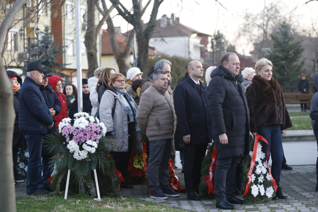 Поклонение в памет tarzhestveno poklonenie pamet vasil levski pro 9 2026 новините от българия тържествено поклонение в памет на васил левски се проведе тази вечер пред паметника на героя в свиленград. В... Тържествено поклонение в памет на васил левски се проведе в свиленград 2026 българия новините balgarianovinite. Com 2026-02-18 23:53:45 поклонение в памет тържествено поклонение в памет на васил левски се проведе в свиленград 2026 информационна агенция за разследваща журналистика и разследващ репортаж бургас, българия