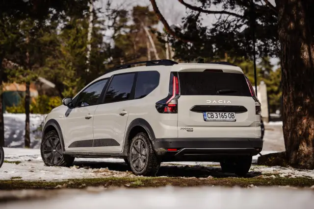 Dacia test tseni nay praktichnata leka kola dacia 20 2 2026 новините от българия dacia jogger претърпя значително обновяване, а през изминалите дни, ние имахме възможност да тестваме последния... Тест и бг цени на най-практичната лека кола на dacia 2026 българия новините balgarianovinite. Com 2026-02-25 10:54:41 dacia тест и бг цени на най-практичната лека кола на dacia 2026 информационна агенция за разследваща журналистика и разследващ репортаж бургас, българия