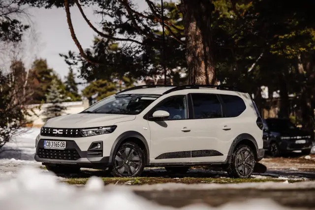 Dacia test tseni nay praktichnata leka kola dacia 20 7 2026 новините от българия dacia jogger претърпя значително обновяване, а през изминалите дни, ние имахме възможност да тестваме последния... Тест и бг цени на най-практичната лека кола на dacia 2026 българия новините balgarianovinite. Com 2026-02-25 10:54:41 dacia тест и бг цени на най-практичната лека кола на dacia 2026 информационна агенция за разследваща журналистика и разследващ репортаж бургас, българия