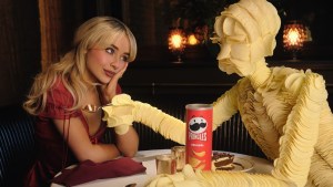 Pringles® 2026 Big Game Ad with Sabrina Carpenter and Pringleleo. 