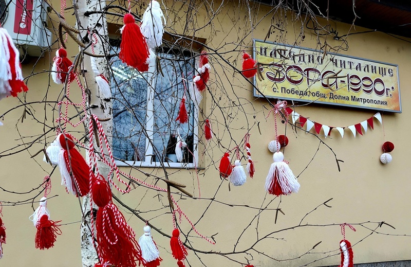 Декорация за посрещането ukrasiha tsentara selo pobeda cherveno byala d 3 2026 новините от българия както всяка година, по традиция в навечерието на 1 март, народно читалище „зора-1990“ и кметство село победа,... Украсиха центъра на село победа с червено-бяла декорация за посрещането на баба марта! 2026 българия новините balgarianovinite. Com 2026-02-27 14:58:09 декорация за посрещането украсиха центъра на село победа с червено-бяла декорация за посрещането на баба марта! 2026 информационна агенция за разследваща журналистика и разследващ репортаж бургас, българия