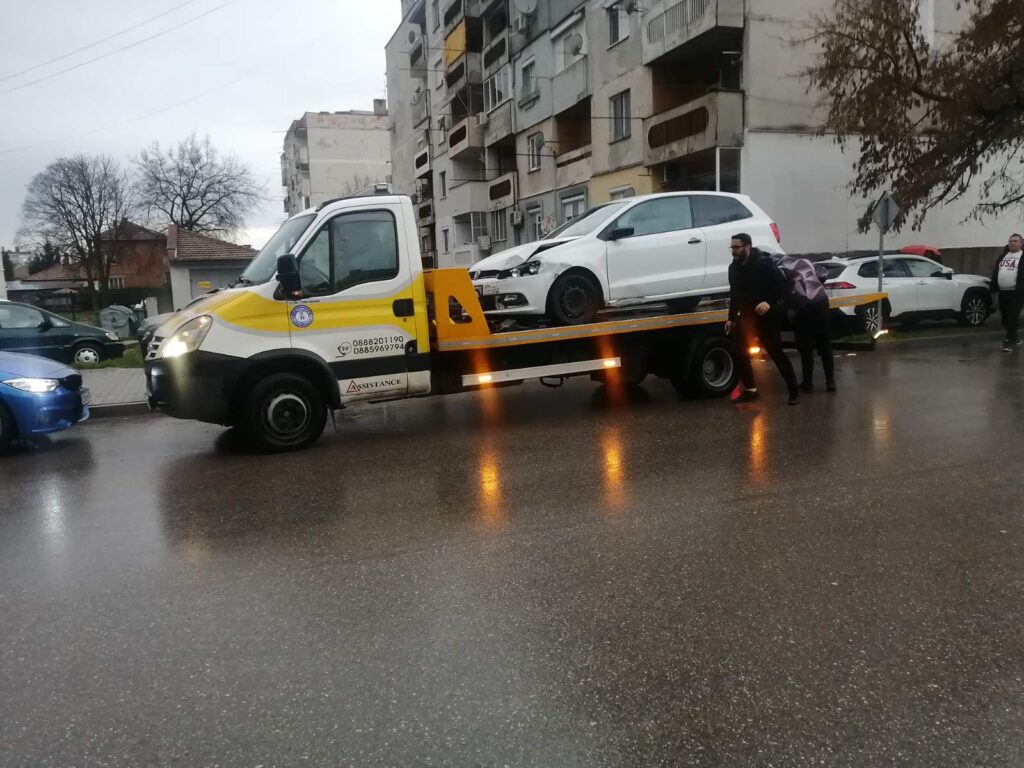 Забелязано в свиленград zabelyazano svilengrad katastrofa ukrainski fo 3 2026 новините от българия катастрофа стана преди малко на кръстовището между улиците „васил левски“ и „генерал скобелев“ в свиленград. Забелязано в свиленград забелязано в свиленград: катастрофа на украински фолксваген и нашенски опел 2026 информационна агенция за разследваща журналистика и разследващ репортаж бургас, българия