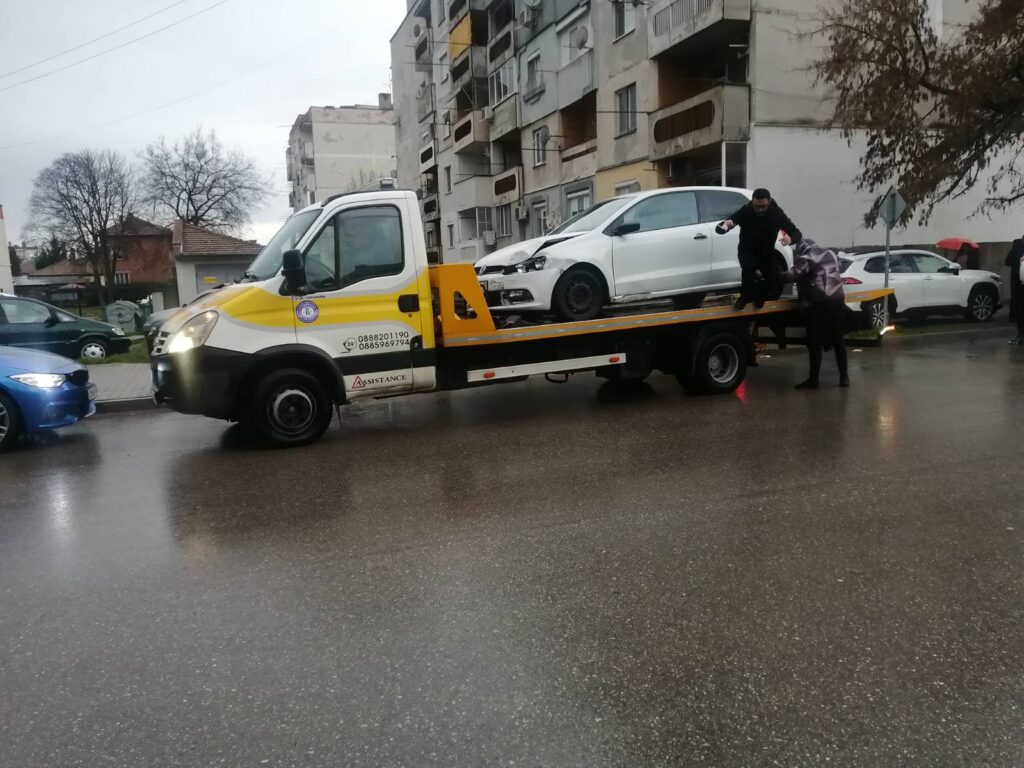 Забелязано в свиленград zabelyazano svilengrad katastrofa ukrainski fo 4 2026 новините от българия катастрофа стана преди малко на кръстовището между улиците „васил левски“ и „генерал скобелев“ в свиленград. Забелязано в свиленград забелязано в свиленград: катастрофа на украински фолксваген и нашенски опел 2026 информационна агенция за разследваща журналистика и разследващ репортаж бургас, българия