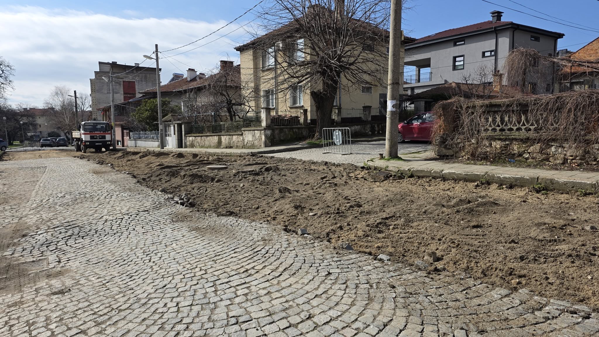 Започна дългоочакваният ремонт zapochna dalgoochakvaniyat remont ulitsa yumru 1 2026 новините от българия започна дългоочакваният ремонт на улица „юмрукчал“ в град карлово в частта й от бул. „освобождение“ до ул.... Започна дългоочакваният ремонт на улица „юмрукчал“ в град карлово 2026 българия новините balgarianovinite. Com 2026-02-27 11:17:41 започна дългоочакваният ремонт започна дългоочакваният ремонт на улица „юмрукчал“ в град карлово 2026 информационна агенция за разследваща журналистика и разследващ репортаж бургас, българия