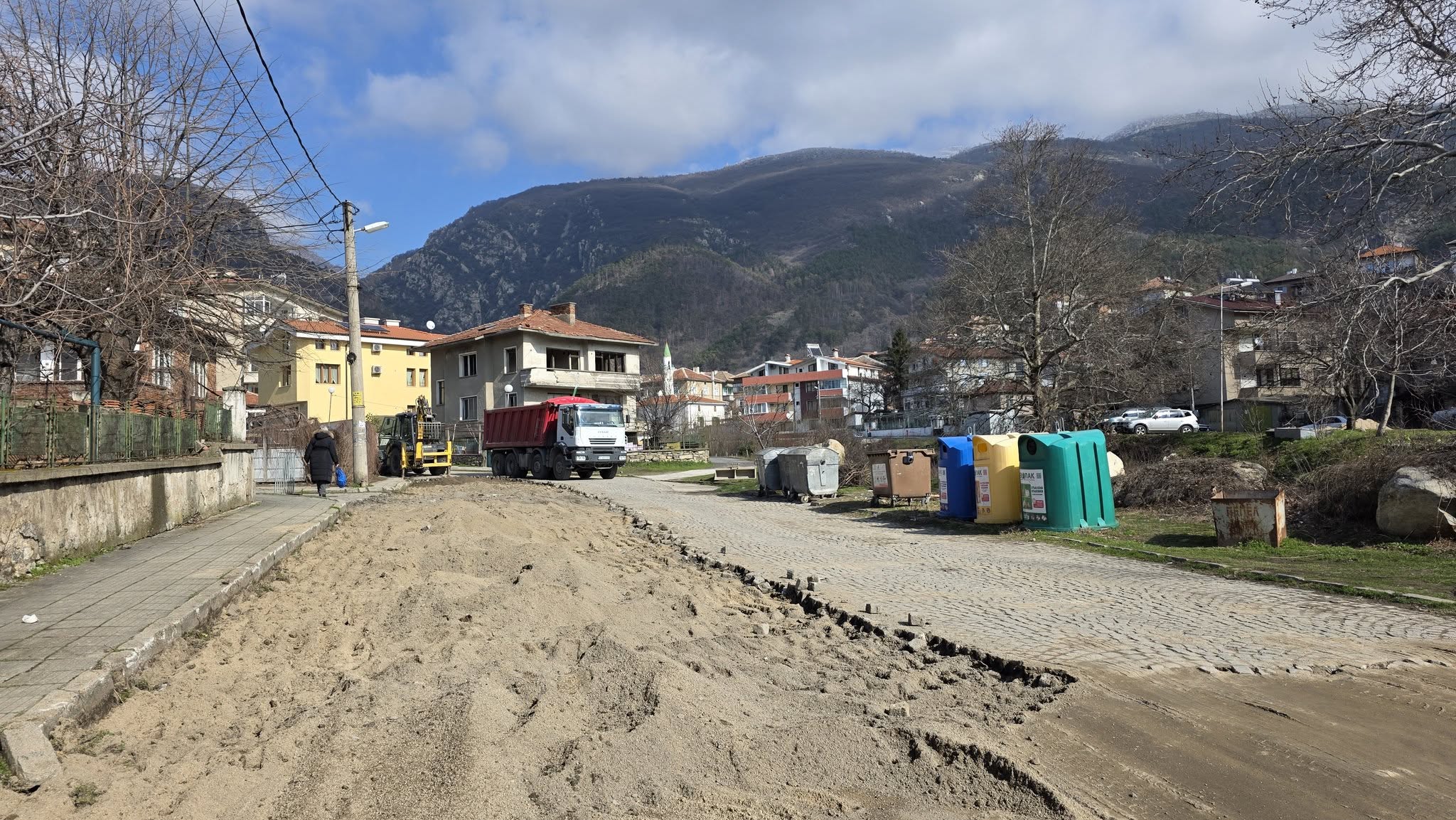 Започна дългоочакваният ремонт zapochna dalgoochakvaniyat remont ulitsa yumru 2 2026 новините от българия започна дългоочакваният ремонт на улица „юмрукчал“ в град карлово в частта й от бул. „освобождение“ до ул.... Започна дългоочакваният ремонт на улица „юмрукчал“ в град карлово 2026 българия новините balgarianovinite. Com 2026-02-27 11:17:41 започна дългоочакваният ремонт започна дългоочакваният ремонт на улица „юмрукчал“ в град карлово 2026 информационна агенция за разследваща журналистика и разследващ репортаж бургас, българия