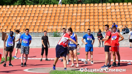 176 sastezateli shte premeryat sili lekoatleti 1 2026 новините от българия на 21-ви март стадион „хаджи димитър“ и закритата лекоатлетическа зала ще се превърнат в арени на битките в... 176 състезатели ще премерят сили в лекоатлетическите състезания от общинския кръг на ученическите игри 2025/2026 година 2026 българия новините balgarianovinite. Com 2026-03-18 10:14:34 176 състезатели ще премерят сили в лекоатлетическите състезания от общинския кръг на ученическите игри 2025/2026 година 2026 информационна агенция за разследваща журналистика и разследващ репортаж бургас, българия