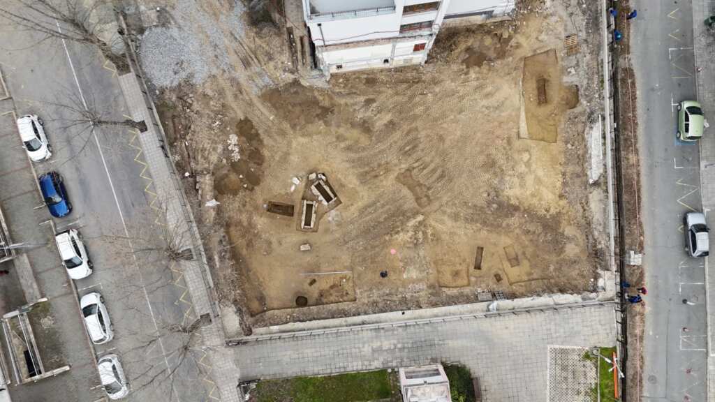 Featured arheolozi otkriha tsenni nahodki elinistichesk 2 2026 новините от българия находки от елинистическата епоха (iii–ii век пр. Хр. ) бяха разкрити при археологически проучвания в двора на су... Археолози откриха ценни находки от елинистическата епоха в двор на училище в несебър /снимки/ 2026 българия новините balgarianovinite. Com 2026-03-18 12:01:36 featured археолози откриха ценни находки от елинистическата епоха в двор на училище в несебър /снимки/ 2026 информационна агенция за разследваща журналистика и разследващ репортаж бургас, българия