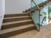 Защо качественият гранитогрес е по-добро решение за вътрешни стъпални плочки от естествения камък? 2026 Защо качественият гранитогрес е по-добро решение за вътрешни стъпални плочки от естествения камък? 2026