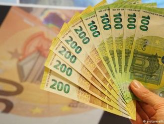 Darzhavata tegli nov dalg 150 mln evro obshtiy 2 2026 новините от българия държавни ценни книжа (дцк) в размер на 150 млн. Евро бяха пласирани на аукцион, проведен днес, става известно от... Държавата тегли нов дълг от 150 млн. Евро – общият заем достигна 900 млн. От началото на годината 2026 българия новините balgarianovinite. Com 2026-03-23 17:43:09 държавата тегли нов дълг от 150 млн. Евро – общият заем достигна 900 млн. От началото на годината 2026 информационна агенция за разследваща журналистика и разследващ репортаж бургас, българия