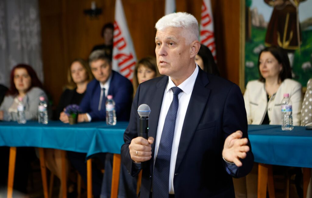 Dimitar stoyanov svilengrad pri promyana polit 2 2026 новините от българия „при промяна на политическото ръководство на страната ще влязат големи инвестиции, скоро българия може да... Димитър стоянов в свиленград: при промяна на политическото ръководство на страната ще влязат големи инвестиции, скоро българия може да има произведен своя първи камион с емблемата на daimler truck  2026 българия новините balgarianovinite. Com 2026-03-25 09:29:29 димитър стоянов в свиленград: при промяна на политическото ръководство на страната ще влязат големи инвестиции, скоро българия може да има произведен своя първи камион с емблемата на daimler truck  2026 информационна агенция за разследваща журналистика и разследващ репортаж бургас, българия