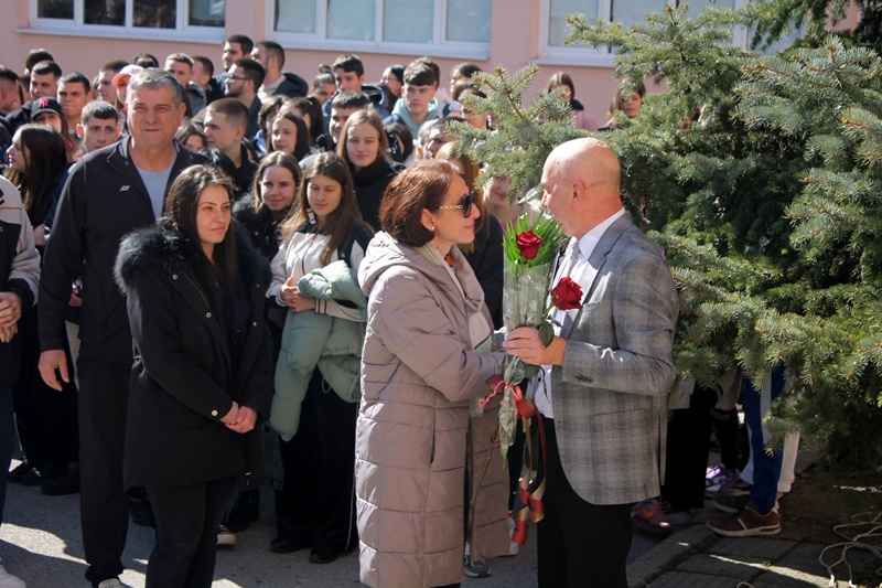 Директор dostoen venets edin profesionalen pat dobri du 1 2026 новините от българия на 27 февруари в сградата на пгпче “димитър димов“ се случи паметно събитие за град  плевен и в личния живот на... Достоен венец на един професионален път. Добри думи за директора на пгпче “димитър димов“ – плевен 2026 българия новините balgarianovinite. Com 2026-02-28 15:20:34 директор достоен венец на един професионален път. Добри думи за директора на пгпче “димитър димов“ – плевен 2026 информационна агенция за разследваща журналистика и разследващ репортаж бургас, българия