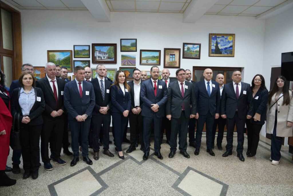 Dps izprevari vsichki sas silen start kampaniy 2 2026 новините от българия калин стоянов поведе партията към изборите с отчет за много свършена работа и послание за близост до... Дпс изпревари всички със силен старт на кампанията в област бургас 2026 българия новините balgarianovinite. Com 2026-03-23 08:12:00 дпс изпревари всички със силен старт на кампанията в област бургас 2026 информационна агенция за разследваща журналистика и разследващ репортаж бургас, българия