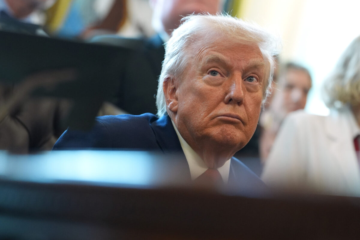 Donald trump in oval office