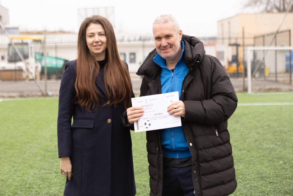 Futbolistite topolovgradskiya all stars dariha 3 2026 новините от българия футболният отбор all stars, от тополовград, се представи достойно на традиционния турнир по футбол на малки... Футболистите на тополовградския all stars дариха наградата си в помощ на гери 2026 българия новините balgarianovinite. Com 2026-03-01 17:55:13 футболистите на тополовградския all stars дариха наградата си в помощ на гери 2026 информационна агенция за разследваща журналистика и разследващ репортаж бургас, българия