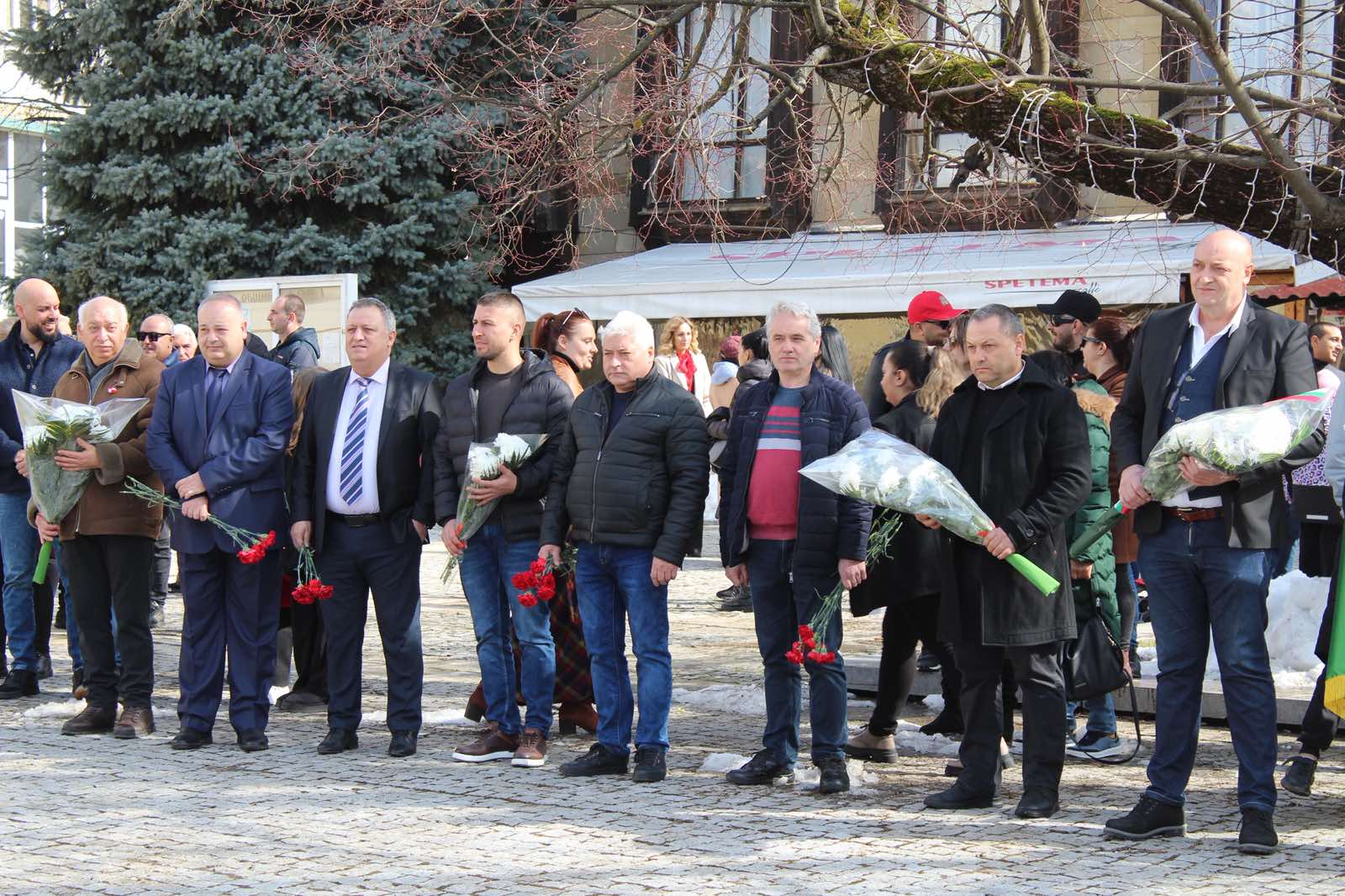 Котел коста каранашев kmetat kotel kosta karanashev svobodata dadeno 11 2026 новините от българия хубавото слънчево време събра десетки граждани и гости на котел на централния площад „възраждане“, където... Кметът на котел коста каранашев: „свободата не е даденост“. Балканският град отбеляза тържествено 3 март 2026 българия новините balgarianovinite. Com 2026-03-03 12:14:19 котел коста каранашев кметът на котел коста каранашев: „свободата не е даденост“. Балканският град отбеляза тържествено 3 март 2026 информационна агенция за разследваща журналистика и разследващ репортаж бургас, българия