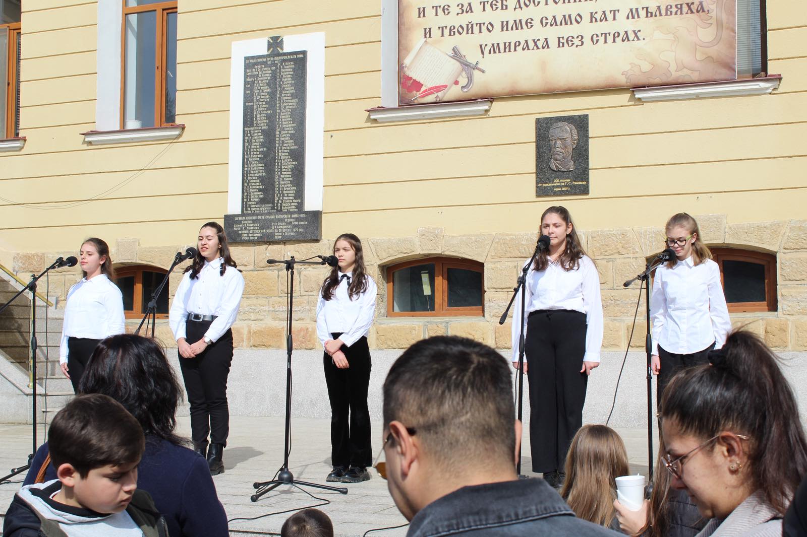Котел коста каранашев kmetat kotel kosta karanashev svobodata dadeno 4 2026 новините от българия хубавото слънчево време събра десетки граждани и гости на котел на централния площад „възраждане“, където... Кметът на котел коста каранашев: „свободата не е даденост“. Балканският град отбеляза тържествено 3 март 2026 българия новините balgarianovinite. Com 2026-03-03 12:14:19 котел коста каранашев кметът на котел коста каранашев: „свободата не е даденост“. Балканският град отбеляза тържествено 3 март 2026 информационна агенция за разследваща журналистика и разследващ репортаж бургас, българия