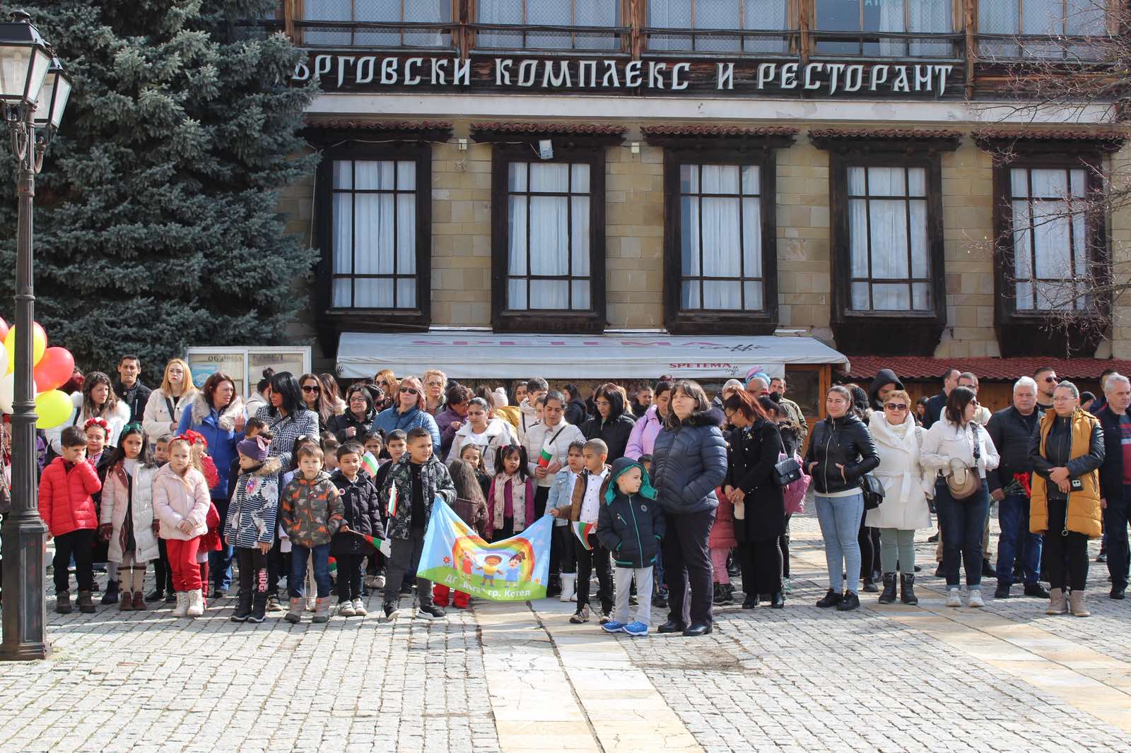 Котел коста каранашев kmetat kotel kosta karanashev svobodata dadeno 6 2026 новините от българия хубавото слънчево време събра десетки граждани и гости на котел на централния площад „възраждане“, където... Кметът на котел коста каранашев: „свободата не е даденост“. Балканският град отбеляза тържествено 3 март 2026 българия новините balgarianovinite. Com 2026-03-03 12:14:19 котел коста каранашев кметът на котел коста каранашев: „свободата не е даденост“. Балканският град отбеляза тържествено 3 март 2026 информационна агенция за разследваща журналистика и разследващ репортаж бургас, българия