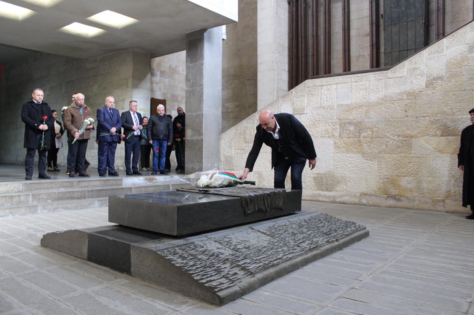 Котел коста каранашев kmetat kotel kosta karanashev svobodata dadeno 7 2026 новините от българия хубавото слънчево време събра десетки граждани и гости на котел на централния площад „възраждане“, където... Кметът на котел коста каранашев: „свободата не е даденост“. Балканският град отбеляза тържествено 3 март 2026 българия новините balgarianovinite. Com 2026-03-03 12:14:19 котел коста каранашев кметът на котел коста каранашев: „свободата не е даденост“. Балканският град отбеляза тържествено 3 март 2026 информационна агенция за разследваща журналистика и разследващ репортаж бургас, българия