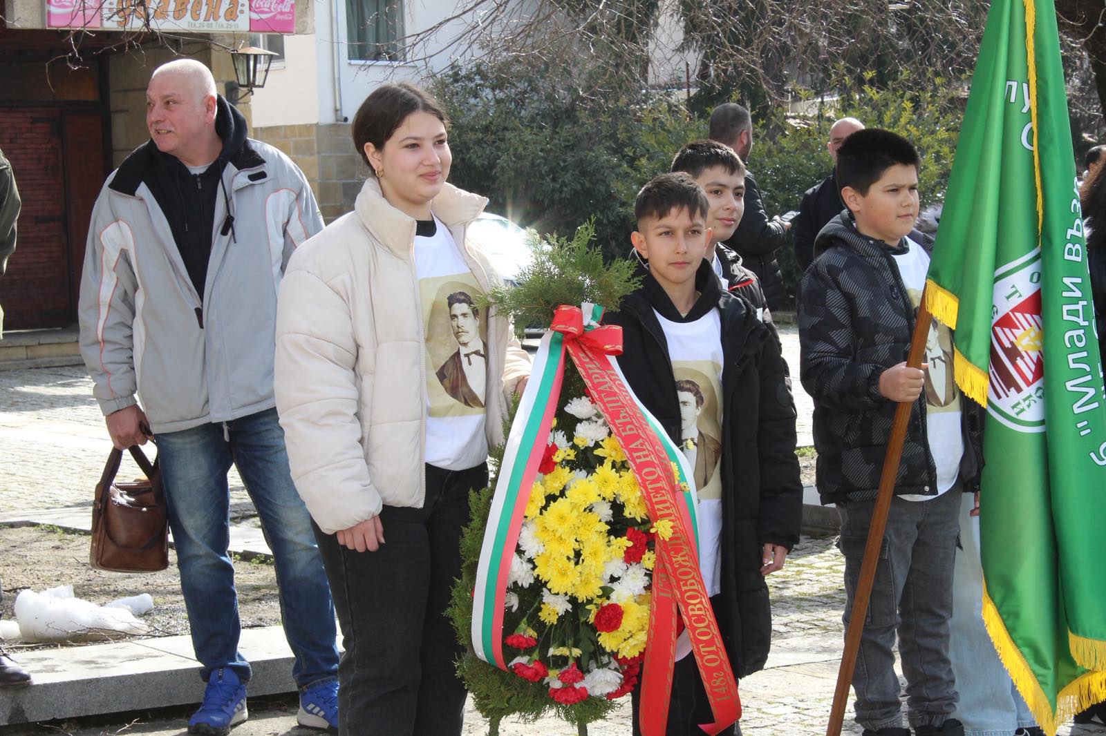 Котел коста каранашев kmetat kotel kosta karanashev svobodata dadeno 9 2026 новините от българия хубавото слънчево време събра десетки граждани и гости на котел на централния площад „възраждане“, където... Кметът на котел коста каранашев: „свободата не е даденост“. Балканският град отбеляза тържествено 3 март 2026 българия новините balgarianovinite. Com 2026-03-03 12:14:19 котел коста каранашев кметът на котел коста каранашев: „свободата не е даденост“. Балканският град отбеляза тържествено 3 март 2026 информационна агенция за разследваща журналистика и разследващ репортаж бургас, българия