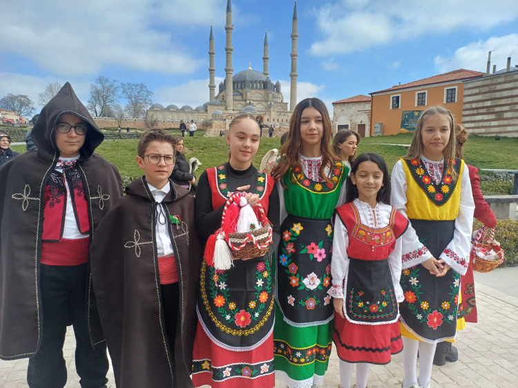 Kmetat svilengrad arh anastas karchev razdade 5 2026 новините от българия за поредна година генералното консулство на република българия в одрин организира раздаване на мартеници на... Кметът на свиленград арх. Анастас карчев раздаде мартеници в центъра на одрин 2026 българия новините balgarianovinite. Com 2026-03-02 08:16:05 кметът на свиленград арх. Анастас карчев раздаде мартеници в центъра на одрин 2026 информационна агенция за разследваща журналистика и разследващ репортаж бургас, българия