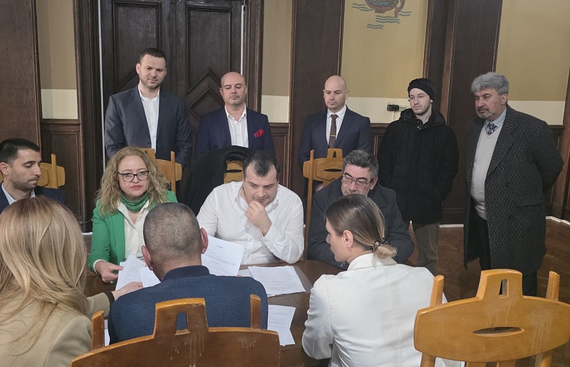 Bulpress. Bg konstantin bachiyski povezhda listata koalitsi 2 2026 новините от българия бургаският политик и бизнесмен константин бачийски ще води листата на коалиция „антокорупционен блок“ за изборите в... Константин бачийски повежда листата на коалиция „антикорупционен блок“ в бургас 2026 българия новините balgarianovinite. Com 2026-03-17 15:51:19 bulpress. Bg константин бачийски повежда листата на коалиция „антикорупционен блок“ в бургас 2026 информационна агенция за разследваща журналистика и разследващ репортаж бургас, българия