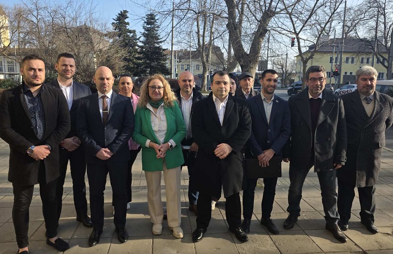 Bulpress. Bg konstantin bachiyski povezhda listata koalitsi 4 2026 новините от българия бургаският политик и бизнесмен константин бачийски ще води листата на коалиция „антокорупционен блок“ за изборите в... Константин бачийски повежда листата на коалиция „антикорупционен блок“ в бургас 2026 българия новините balgarianovinite. Com 2026-03-17 15:51:19 bulpress. Bg константин бачийски повежда листата на коалиция „антикорупционен блок“ в бургас 2026 информационна агенция за разследваща журналистика и разследващ репортаж бургас, българия