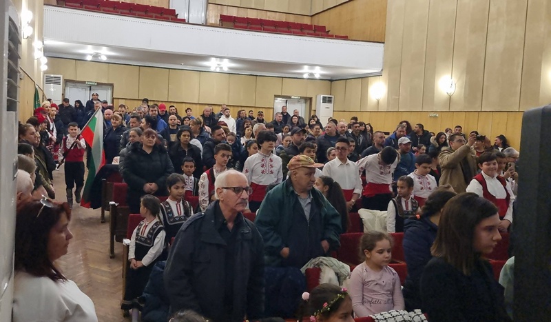 Mart selo obnova tarzhestveno beshe otbelyazan 3 2026 новините от българия на 3 март в село обнова тържествено беше отбелязан националният празник на българия. Жители и гости на селото се... На 3 март в село обнова тържествено беше отбелязан националният празник на българия 2026 българия новините balgarianovinite. Com 2026-03-04 14:26:13 на 3 март в село обнова тържествено беше отбелязан националният празник на българия 2026 информационна агенция за разследваща журналистика и разследващ репортаж бургас, българия