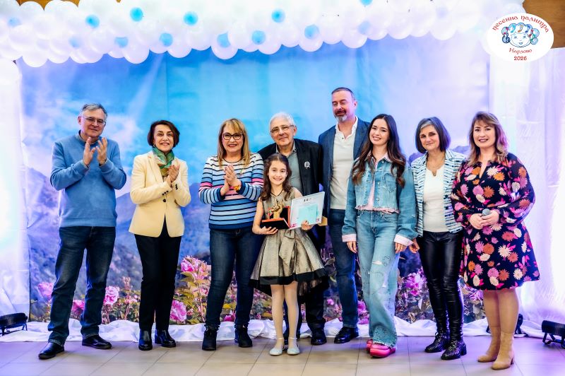 Mirela miteva plovdiv poluchi golyamata nagrad 4 2026 новините от българия 9-годишната мирела митева&nbsp; от пловдив е носител на най-голямата награда – наградата на кмета на община... Мирела митева от пловдив получи голямата награда на националния конкурс „песенна палитра“ в карлово  2026 българия новините balgarianovinite. Com 2026-03-02 14:25:40 мирела митева от пловдив получи голямата награда на националния конкурс „песенна палитра“ в карлово  2026 информационна агенция за разследваща журналистика и разследващ репортаж бургас, българия