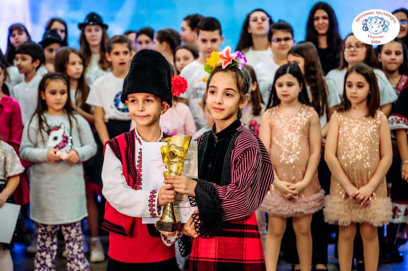 Mirela miteva plovdiv poluchi golyamata nagrad 6 2026 новините от българия 9-годишната мирела митева&nbsp; от пловдив е носител на най-голямата награда – наградата на кмета на община... Мирела митева от пловдив получи голямата награда на националния конкурс „песенна палитра“ в карлово  2026 българия новините balgarianovinite. Com 2026-03-02 14:25:40 мирела митева от пловдив получи голямата награда на националния конкурс „песенна палитра“ в карлово  2026 информационна агенция за разследваща журналистика и разследващ репортаж бургас, българия
