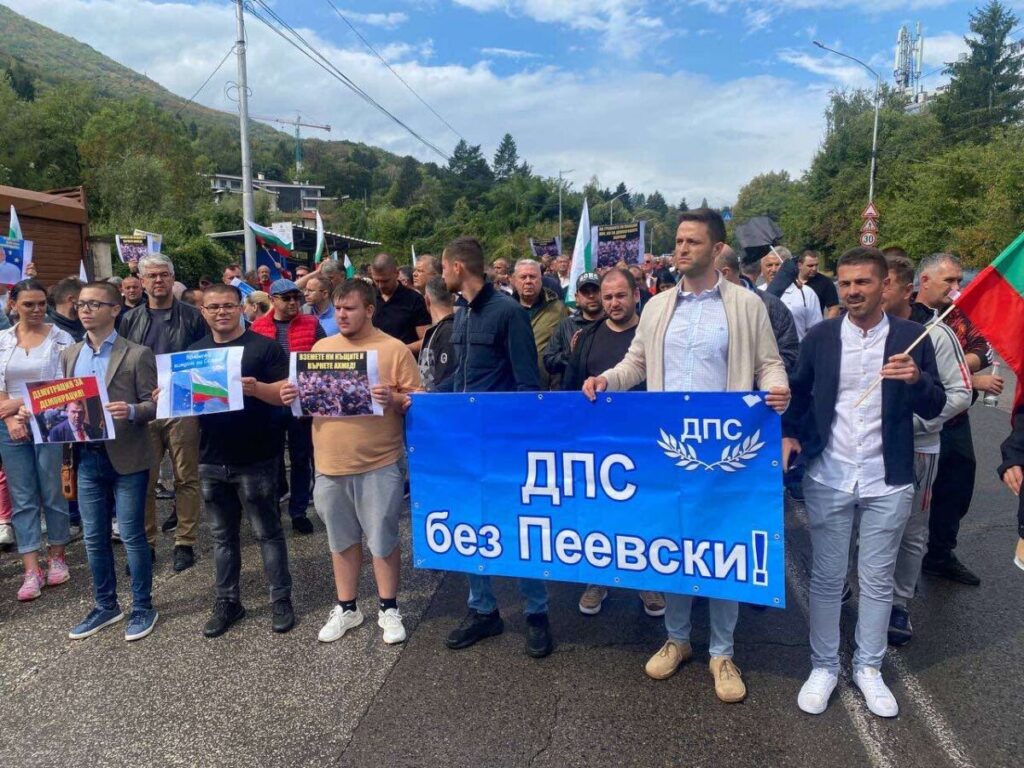 Peevski razprodava panicheski hotel berlin cha 1 2026 новините от българия делян пеевски кешира като за последно и продава панически топ имотите, заграбени през годините от ктб и ограбени... Пеевски разпродава панически хотел берлин на части с обзавеждането, а цялото му кралско войнство се разпада! 2026 българия новините balgarianovinite. Com 2026-03-23 17:43:06 пеевски разпродава панически хотел берлин на части с обзавеждането, а цялото му кралско войнство се разпада! 2026 информационна агенция за разследваща журналистика и разследващ репортаж бургас, българия