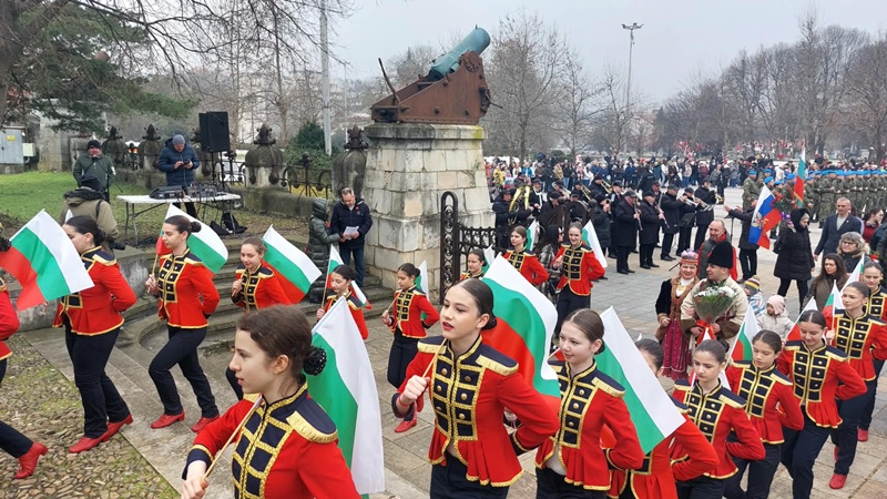Плевен почете паметта pleven pochete pametta zaginalite osvobozhdeni 10 2026 новините от българия празничният трети март в плевен започна с тържествен ритуал по повод националния празник на република българия в... Плевен почете паметта на загиналите за освобождението на града и българия – снимки 2026 българия новините balgarianovinite. Com 2026-03-03 10:45:08 плевен почете паметта плевен почете паметта на загиналите за освобождението на града и българия – снимки 2026 информационна агенция за разследваща журналистика и разследващ репортаж бургас, българия