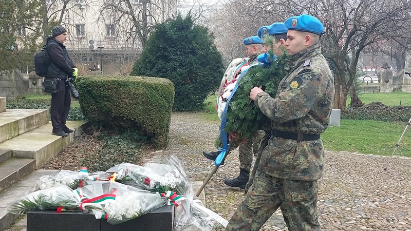 Плевен почете паметта pleven pochete pametta zaginalite osvobozhdeni 11 2026 новините от българия празничният трети март в плевен започна с тържествен ритуал по повод националния празник на република българия в... Плевен почете паметта на загиналите за освобождението на града и българия – снимки 2026 българия новините balgarianovinite. Com 2026-03-03 10:45:08 плевен почете паметта плевен почете паметта на загиналите за освобождението на града и българия – снимки 2026 информационна агенция за разследваща журналистика и разследващ репортаж бургас, българия