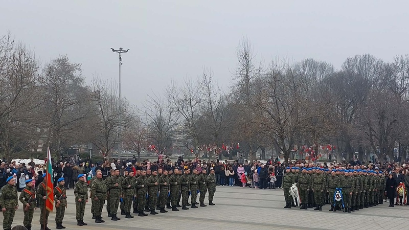 Плевен почете паметта на загиналите за освобождението на града и българия – снимки 2026 | плевен почете паметта 2026 новините от българия - bulgarianovinite. Com Плевен почете паметта pleven pochete pametta zaginalite osvobozhdeni 12 2026 новините от българия празничният трети март в плевен започна с тържествен ритуал по повод националния празник на република българия в... Плевен почете паметта на загиналите за освобождението на града и българия – снимки 2026 българия новините balgarianovinite. Com 2026-03-03 10:45:08 плевен почете паметта плевен почете паметта на загиналите за освобождението на града и българия – снимки 2026 информационна агенция за разследваща журналистика и разследващ репортаж бургас, българия