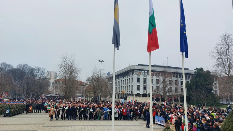 Плевен почете паметта pleven pochete pametta zaginalite osvobozhdeni 3 2026 новините от българия празничният трети март в плевен започна с тържествен ритуал по повод националния празник на република българия в... Плевен почете паметта на загиналите за освобождението на града и българия – снимки 2026 българия новините balgarianovinite. Com 2026-03-03 10:45:08 плевен почете паметта плевен почете паметта на загиналите за освобождението на града и българия – снимки 2026 информационна агенция за разследваща журналистика и разследващ репортаж бургас, българия